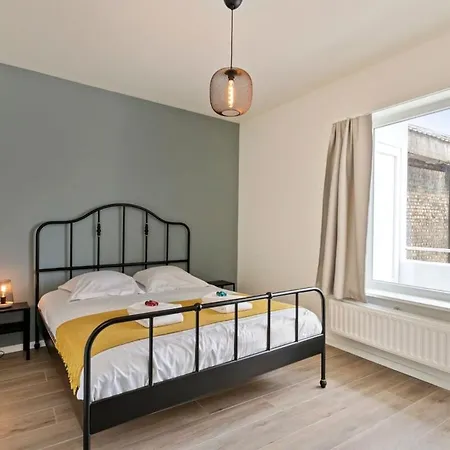 דירה Spacious Apt Near The Beach In The Heart Of The Lively City Center