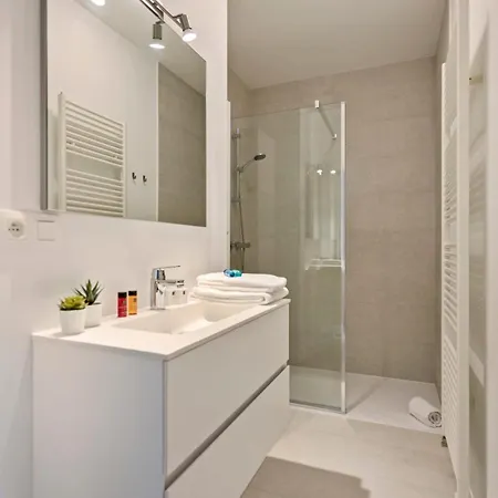 Spacious Apt Near The Beach In The Heart Of The Lively City Center דירה אוסטנדה