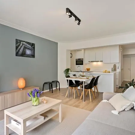 דירה Spacious Apt Near The Beach In The Heart Of The Lively City Center *