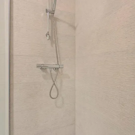 דירה Spacious Apt Near The Beach In The Heart Of The Lively City Center