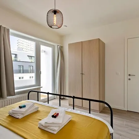 Spacious Apt Near The Beach In The Heart Of The Lively City Center דירה *